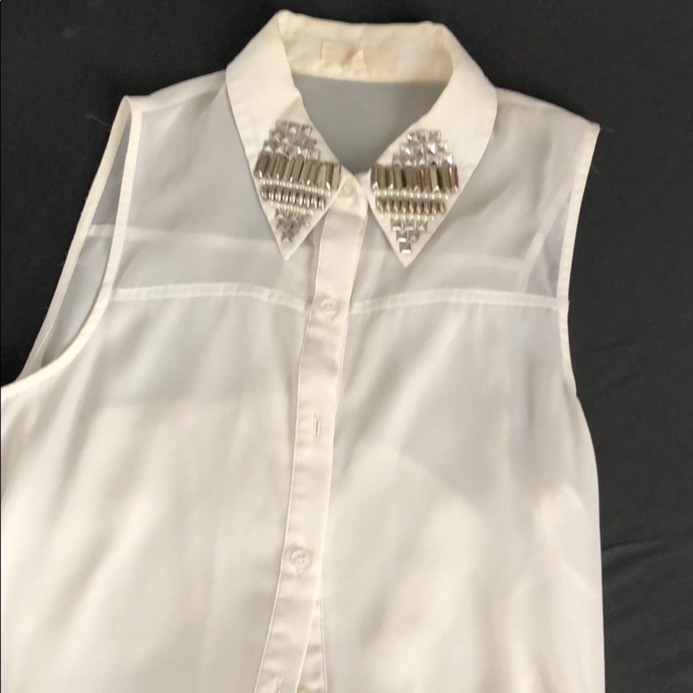 Sleeveless blouse